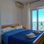Apartman s klimatizací s manželskou postelí s 1 ložnicí s výhledem na moře