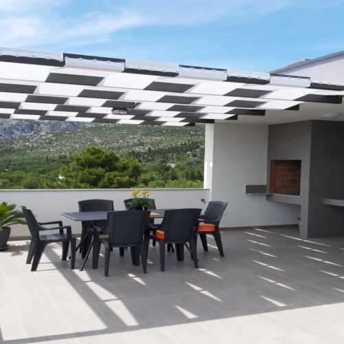 Apartament cu aer condiționat cu vedere spre mare cu 3 camere pentru 6 pers.