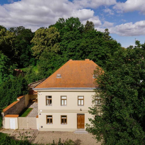 Vila (jako celek) se sprchou s privátní koupelnou mimo apartmán pro 9 os. (s možností přistýlky)