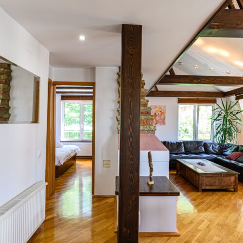 Apartament deluxe la etaj cu 1 camera pentru 4 pers.