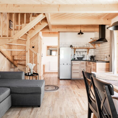 Domek drewniany 6-osobowy Family z widokiem na góry