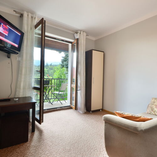 Camera tripla cu balcon cu baie