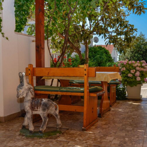 Apartman s klimatizací pro 3 os. se 2 ložnicemi na přízemí