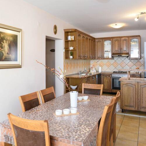 Apartman s klimatizací pro 7 os. se 4 ložnicemi s výhledem na moře