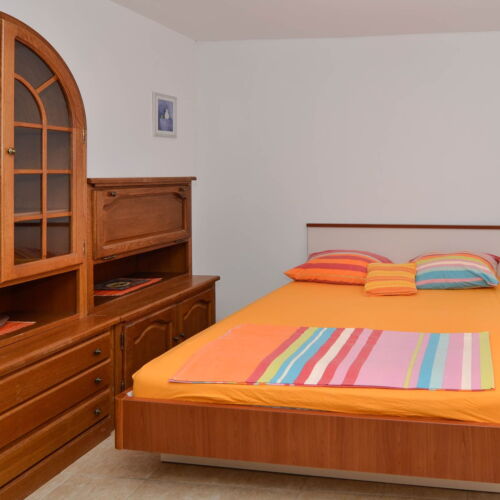 Apartman s klimatizací pro 4 os. se 2 ložnicemi na přízemí