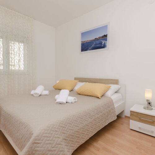 Apartman s klimatizací pro 5 os. se 3 ložnicemi na přízemí