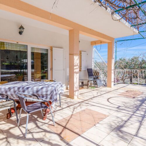 Erdgeschosses 3-Zimmer-Apartment für 6 Personen mit Klimaanlage