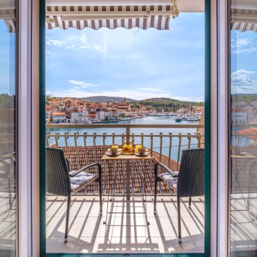 Apartament 5-osobowy z klimatyzacją z widokiem na morze z 3 pomieszczeniami sypialnianymi