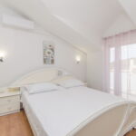 Apartament 5-osobowy z klimatyzacją z balkonem z 3 pomieszczeniami sypialnianymi (możliwa dostawka)