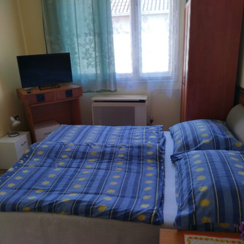 Pokój 2-osobowy na parterze z widokiem na ogród (możliwa dostawka)