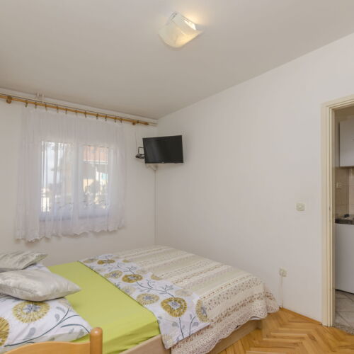 Apartman s klimatizací s manželskou postelí s 1 ložnicí na poschodí
