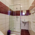 Fürdőszobás kétágyas szoba Közös konyhával (pótágyazható)
