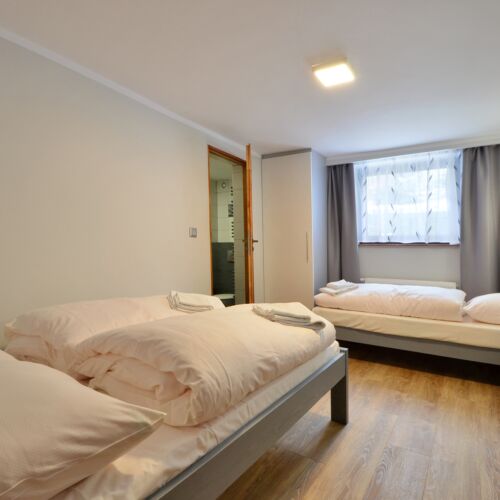Triple Room ensuite with LCD/Plasma TV