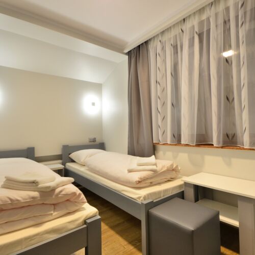 Twin Room ensuite with LCD/Plasma TV