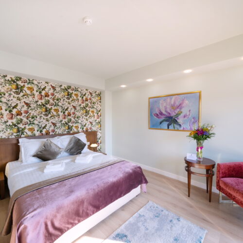 Camera dubla confort la etaj