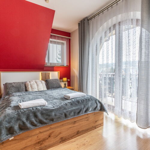 Pokoj s balkónem  s manželskou postelí