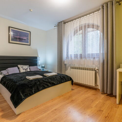 Pokoj s manželskou postelí