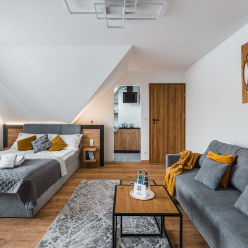 Pokój 4-osobowy z balkonem z aneksem kuchennym