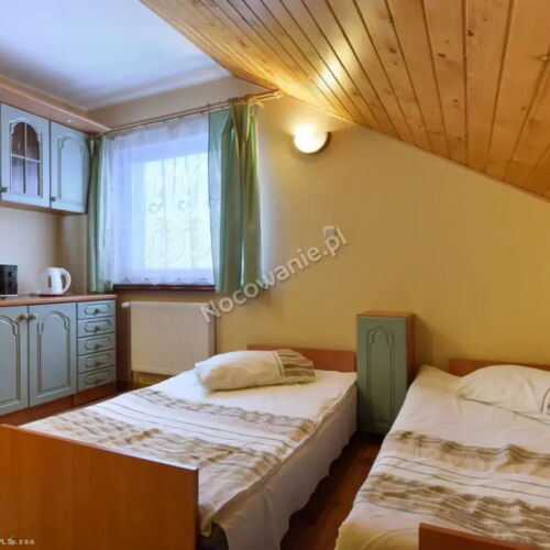 Pokój 3-osobowy z dostępem do ogrodu z widokiem na góry