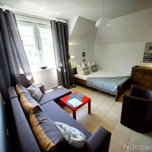 Pokój 4-osobowy z łazienką ze wspólnym aneksem kuchennym (możliwa dostawka)