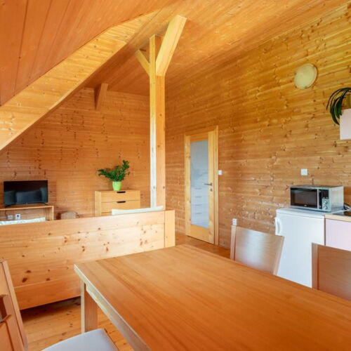 Apartament cu chicinetă proprie cu vedere la terenul de golf cu 2 camere pentru 5 pers.