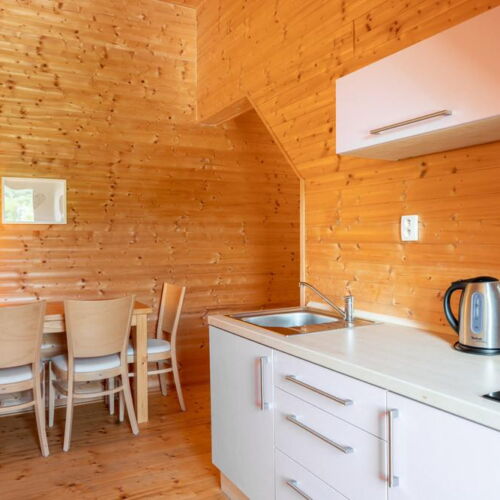 Apartament cu duș cu chicinetă proprie cu 2 camere pentru 5 pers.