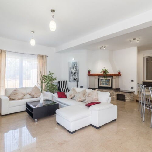 Air Conditioned Holiday Home for 18 Persons