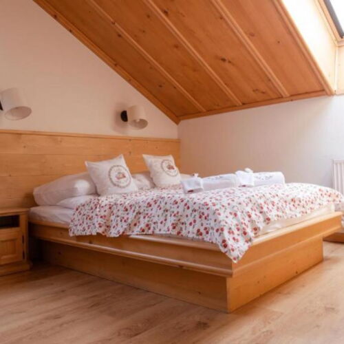 Pokoj s manželskou postelí