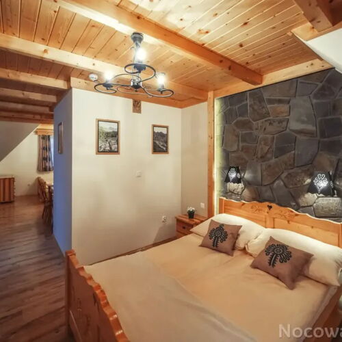 Apartament 4-osobowy z balkonem z własną kuchnią z 1 pomieszczeniem sypialnianym