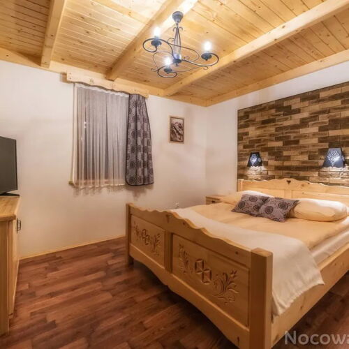 Apartament 2-osobowy z balkonem z własną kuchnią z 1 pomieszczeniem sypialnianym (możliwa dostawka)