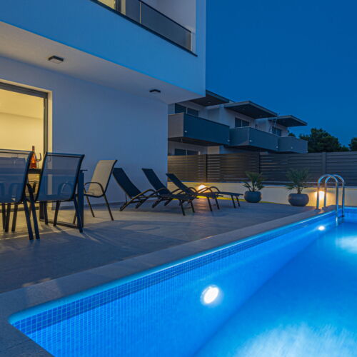 Casă de vacanță cu aer condiționat cu vedere spre mare pentru 8 pers. (se inchirieaza doar integral)