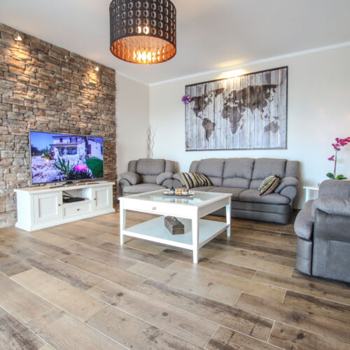 Casă de vacanță cu aer condiționat cu vedere spre grădină pentru 6 pers. (se inchirieaza doar integral)