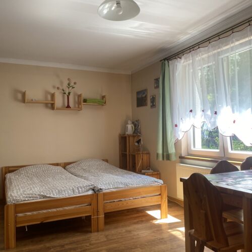 Camera cu baie cu chicinetă comună pentru 5 pers.