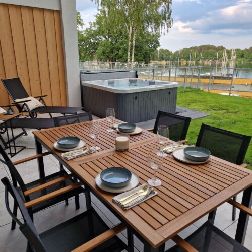 Apartament deluxe cu vedere spre lac cu 2 camere pentru 4 pers.