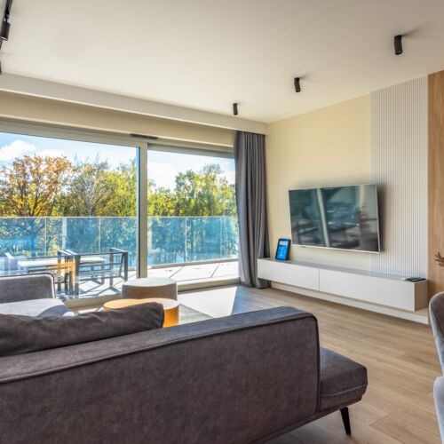 Apartament deluxe cu vedere spre lac cu 2 camere pentru 4 pers.