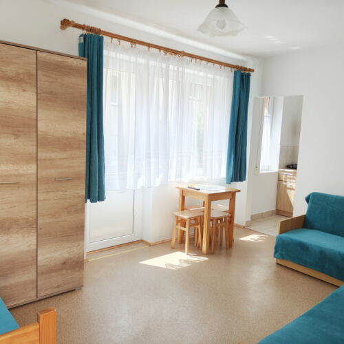 Pokój 5-osobowy z balkonem z aneksem kuchennym