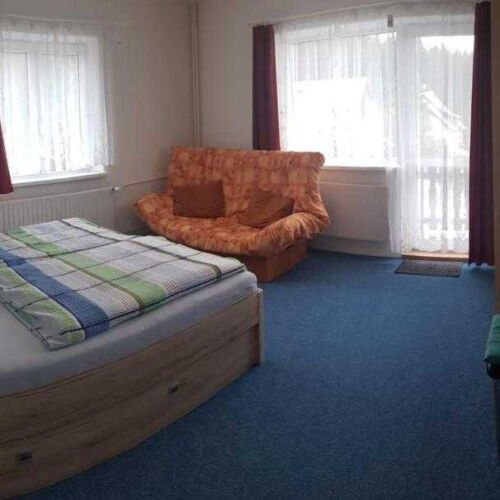 Apartman se sprchou s privátní koupelnou mimo apartmán pro 9 os.