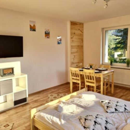 Apartament 4-osobowy z balkonem z łazienką z 2 pomieszczeniami sypialnianymi