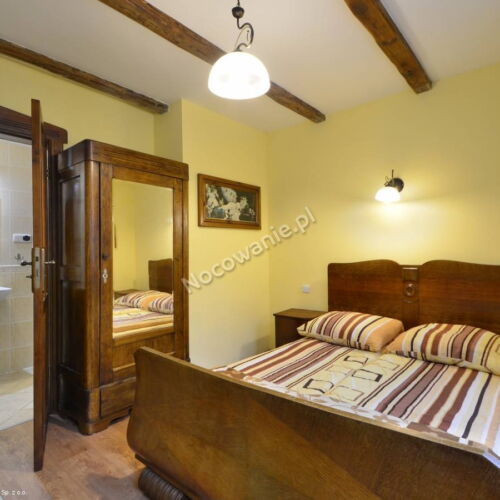 Pokoj s koupelnou s manželskou postelí přízemní