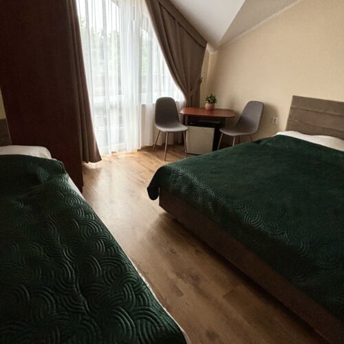 Pokój 3-osobowy z balkonem z łazienką