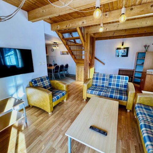 Chata (jako celek) s privátní koupelnou mimo apartmán s terasou pro 6 os. (s možností přistýlky)