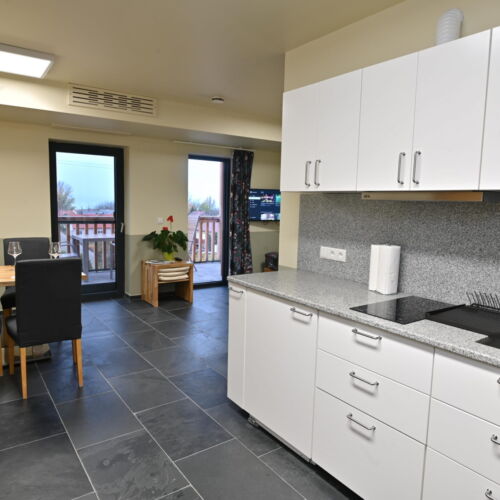 2-Zimmer-Apartment für 4 Personen mit Balkon und Panorama auf den See