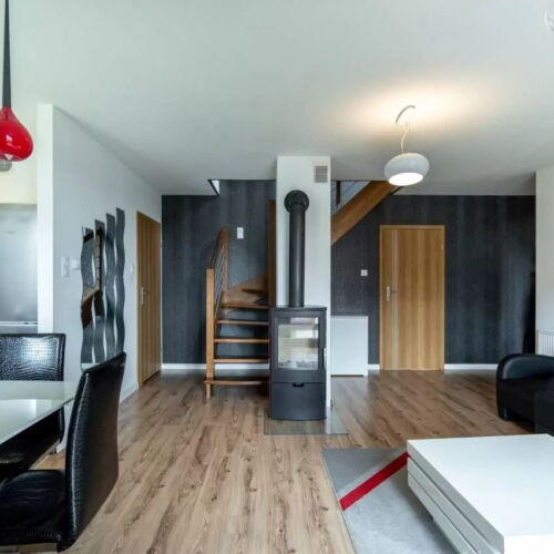 Domek całoroczny 10-osobowy z balkonem z dostępem do ogrodu