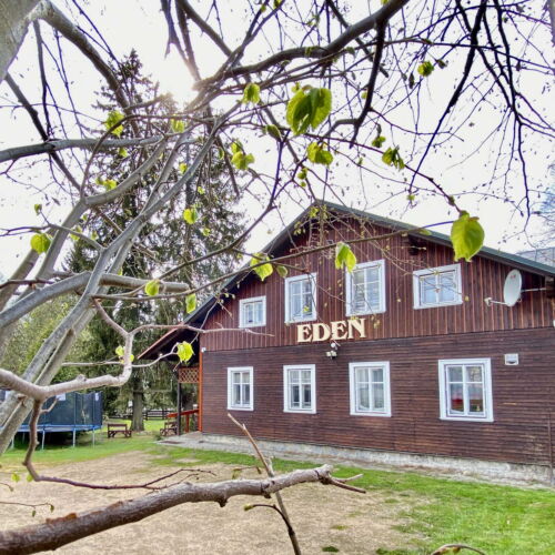 Whole House Cottage for 25 Persons with Own Kitchen