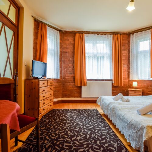 Twin Room with Shower