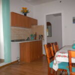 Upstairs 3-Room Apartment for 11 Persons with Shower