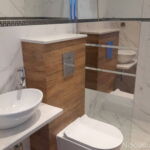 Balkonos fürdőszobás franciaágyas szoba