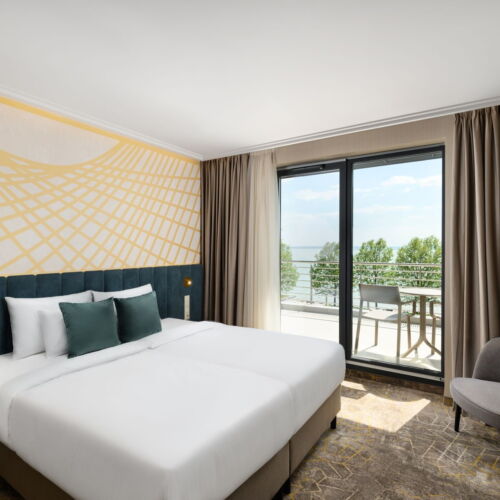 Superior View to the Lake Twin Room