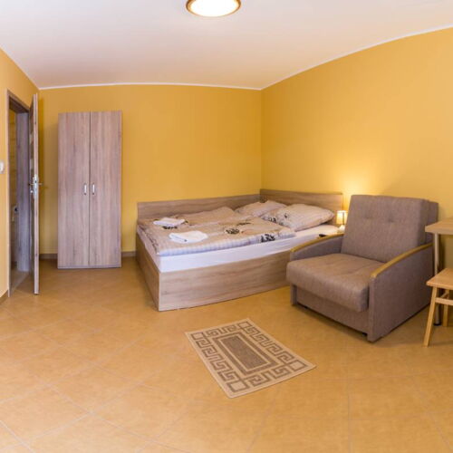 Pokój 3-osobowy z prysznicem z dostępem do ogrodu