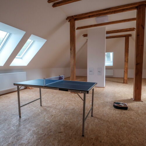 Pokoj se sprchou tV s plochou obrazovkou pro 3 os.